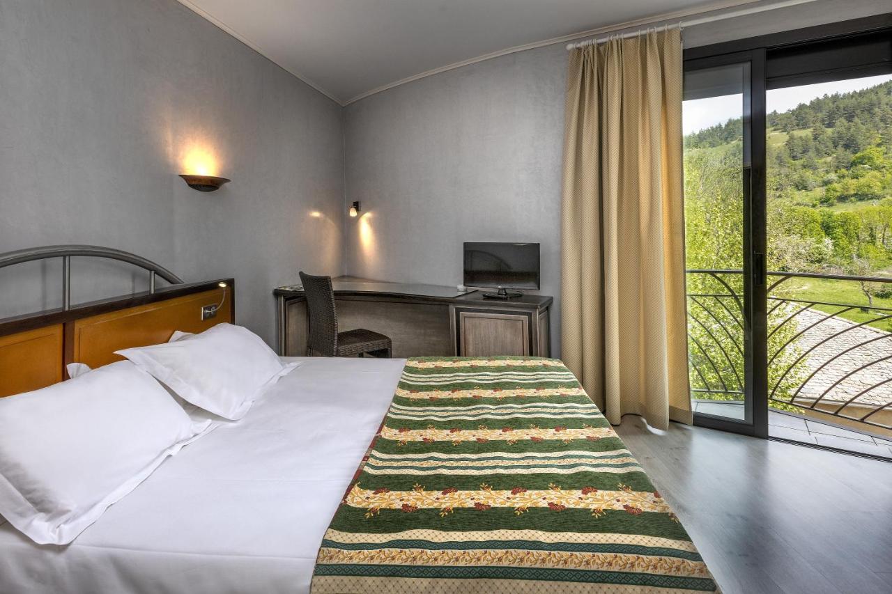 Logis Hotel Restaurant Le Mont Aigoual Meyrueis Exteriör bild
