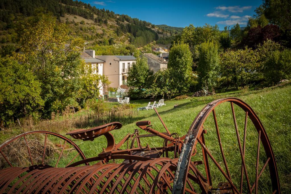 Logis Hotel Restaurant Le Mont Aigoual Meyrueis Exteriör bild