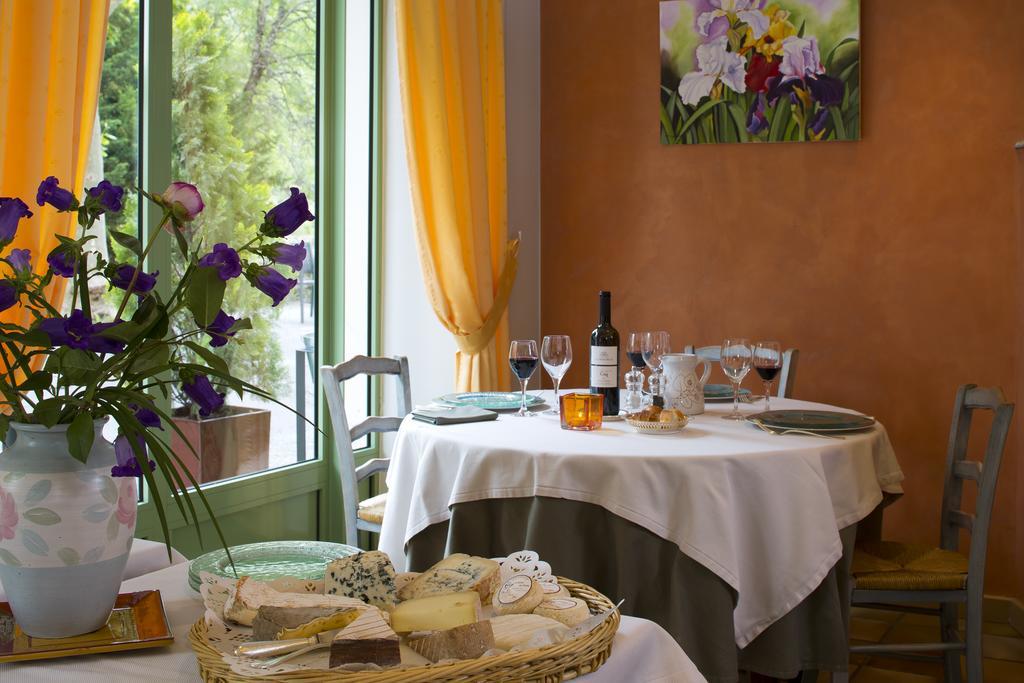 Logis Hotel Restaurant Le Mont Aigoual Meyrueis Exteriör bild